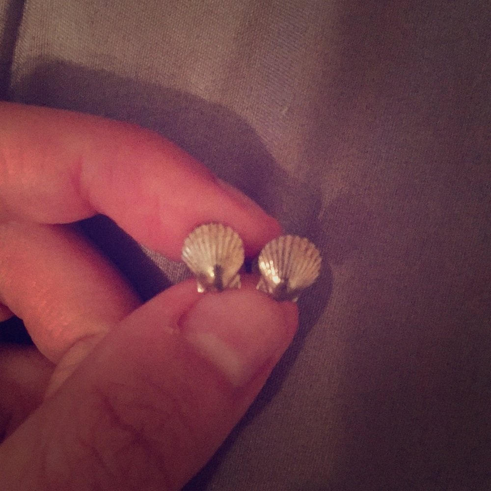 Shell earrings 🐚